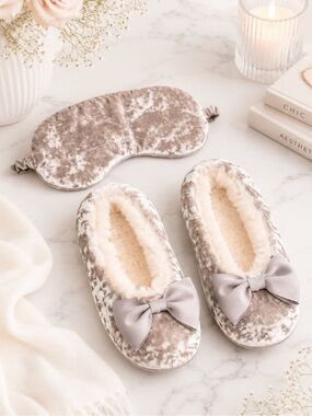 LC Lauren Conrad Taupe Faux Fur Slippers Sleep Mask Set Plush Cozy NWT S 5-6